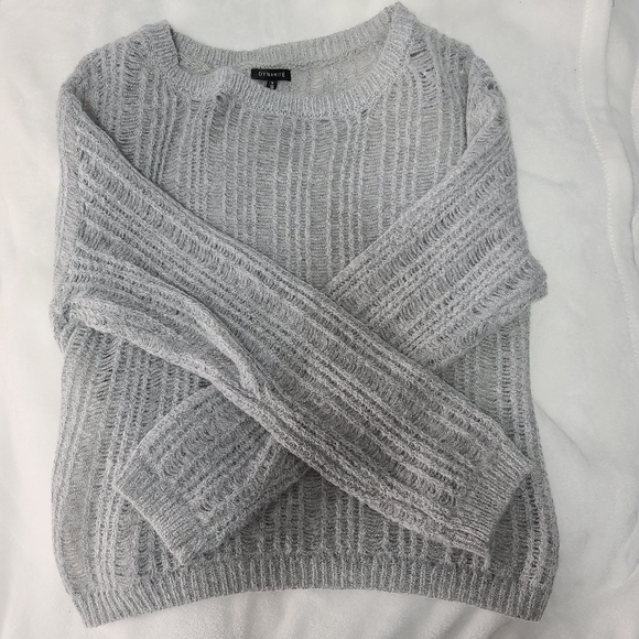 2/25$ 🛍 Dynamite sweater - Picture 1 of 3
